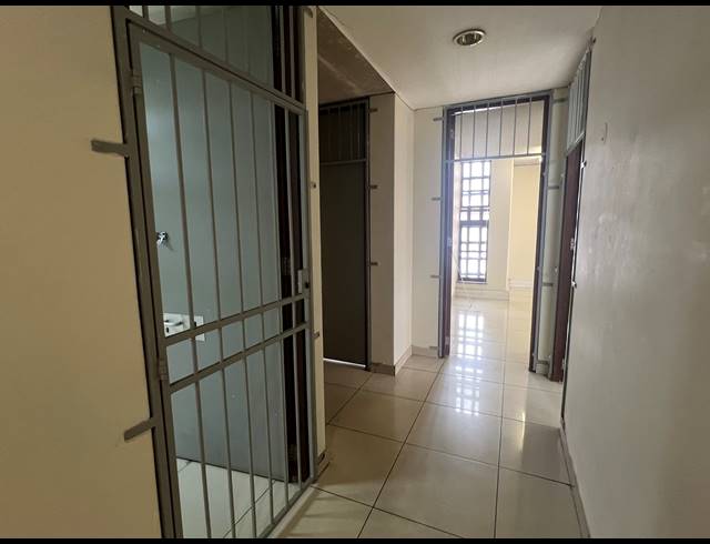1,300M² BUILDING TO LET IN STRIJDOMPARK